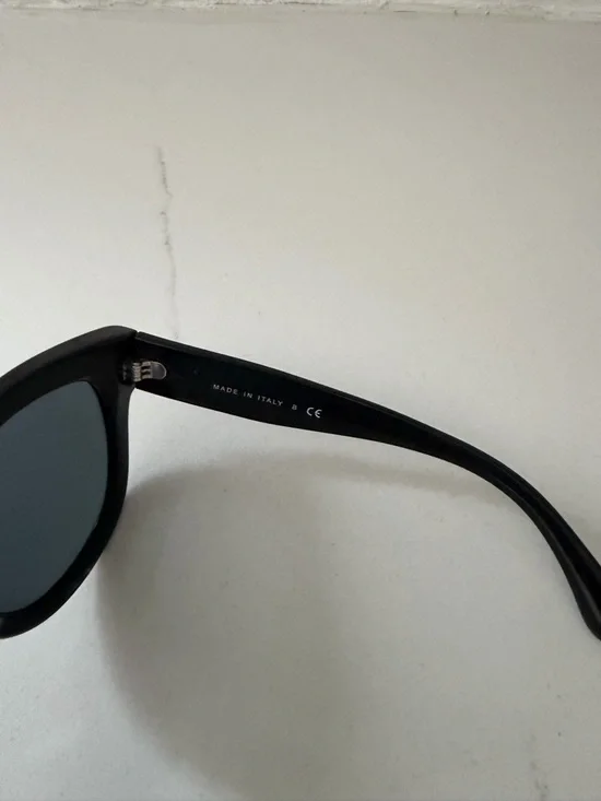 CHANEL Black Oversized Cat-Eye Sunglasses - Picture 6 of 7